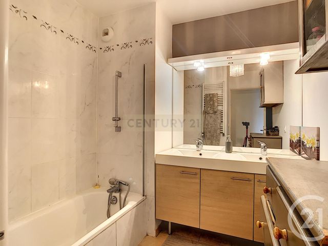 Afficher la photo en grand Appartement F3 à vendre - 3 pièces - 59.11 m2 - CANNES LA BOCCA - 06 - PROVENCE-ALPES-COTE-D-AZUR - Century 21 Immobilier Conseil
