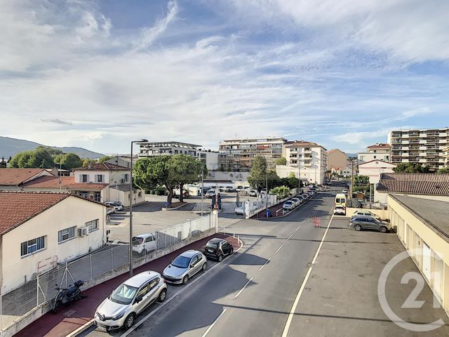 Afficher la photo en grand Appartement F3 à vendre - 3 pièces - 59.11 m2 - CANNES LA BOCCA - 06 - PROVENCE-ALPES-COTE-D-AZUR - Century 21 Immobilier Conseil