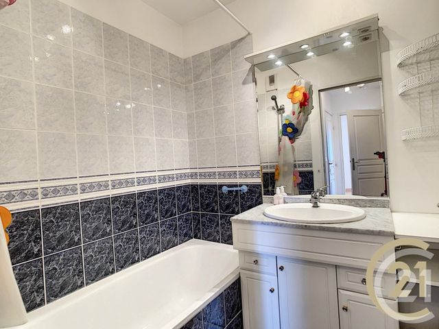 Afficher la photo en grand Appartement F3 à vendre - 3 pièces - 60.1 m2 - CANNES LA BOCCA - 06 - PROVENCE-ALPES-COTE-D-AZUR - Century 21 Immobilier Conseil