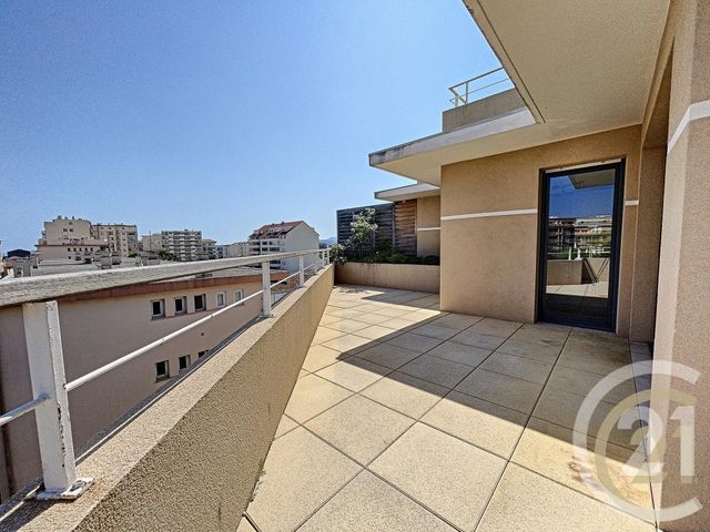 Afficher la photo en grand Appartement à vendre - 3 pièces - 61.0 m2 - CANNES LA BOCCA - 06 - PROVENCE-ALPES-COTE-D-AZUR - Century 21 Immobilier Conseil