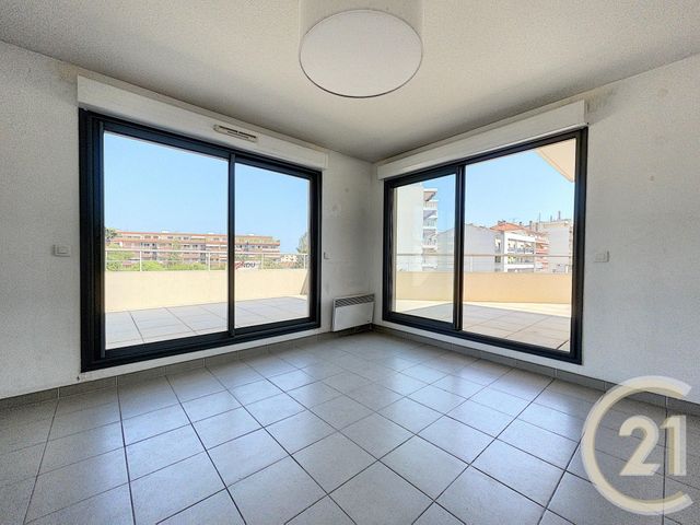 Afficher la photo en grand Appartement à vendre - 3 pièces - 61.0 m2 - CANNES LA BOCCA - 06 - PROVENCE-ALPES-COTE-D-AZUR - Century 21 Immobilier Conseil