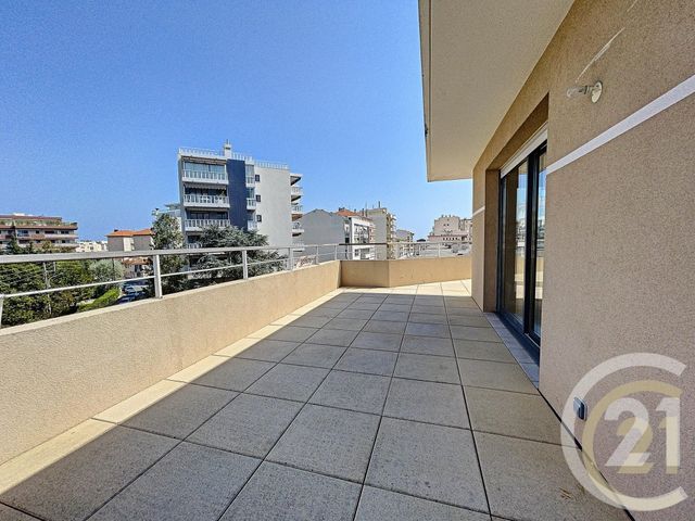 Afficher la photo en grand Appartement à vendre - 3 pièces - 61.0 m2 - CANNES LA BOCCA - 06 - PROVENCE-ALPES-COTE-D-AZUR - Century 21 Immobilier Conseil