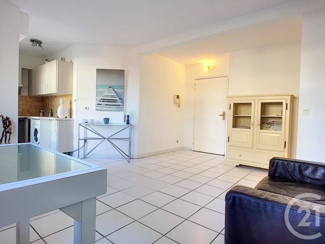 Afficher la photo en grand Appartement F2 à vendre - 2 pièces - 36.0 m2 - CANNES LA BOCCA - 06 - PROVENCE-ALPES-COTE-D-AZUR - Century 21 Immobilier Conseil