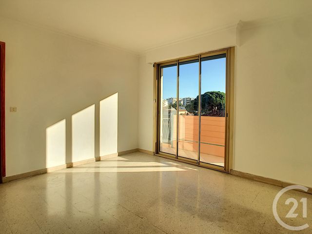 Afficher la photo en grand Appartement F3 à vendre - 3 pièces - 70.46 m2 - CANNES LA BOCCA - 06 - PROVENCE-ALPES-COTE-D-AZUR - Century 21 Immobilier Conseil
