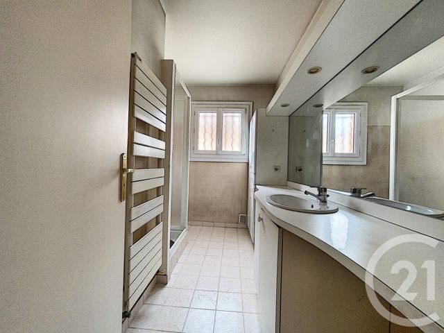 Afficher la photo en grand Appartement F3 à vendre - 3 pièces - 58.1 m2 - CANNES LA BOCCA - 06 - PROVENCE-ALPES-COTE-D-AZUR - Century 21 Immobilier Conseil