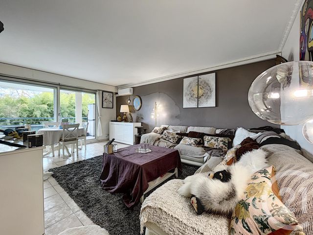 Afficher la photo en grand Appartement F3 à vendre - 3 pièces - 68.26 m2 - CANNES LA BOCCA - 06 - PROVENCE-ALPES-COTE-D-AZUR - Century 21 Immobilier Conseil