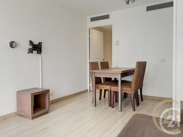 Appartement F2 à vendre - 2 pièces - 27.2 m2 - CANNES LA BOCCA - 06 - PROVENCE-ALPES-COTE-D-AZUR - Century 21 Immobilier Conseil Appartement F2 à vendre - 2 pièces - 27.2 m2 - CANNES LA BOCCA - 06 - PROVENCE-ALPES-COTE-D-AZUR - Century 21 Immobilier Conseil