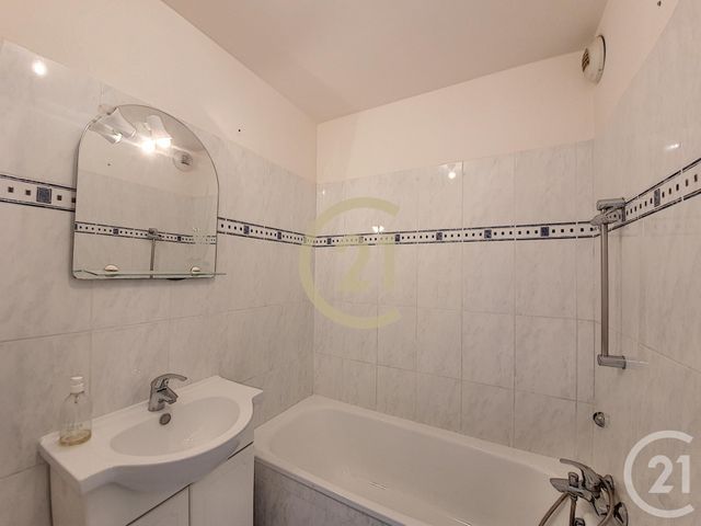 Appartement F2 à louer - 2 pièces - 47.4 m2 - CANNES LA BOCCA - 06 - PROVENCE-ALPES-COTE-D-AZUR - Century 21 Immobilier Conseil Appartement F2 à louer - 2 pièces - 47.4 m2 - CANNES LA BOCCA - 06 - PROVENCE-ALPES-COTE-D-AZUR - Century 21 Immobilier Conseil