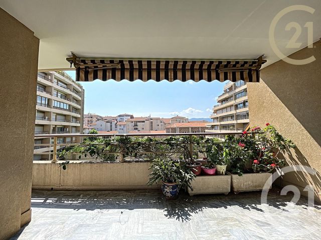 Afficher la photo en grand appartement à vendre - 2 pièces - 48.0 m2 - CANNES LA BOCCA - 06 - PROVENCE-ALPES-COTE-D-AZUR - Century 21 Immobilier Conseil