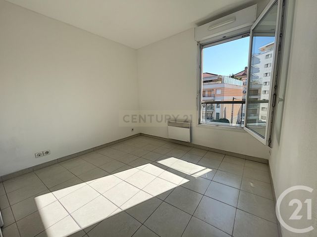 Afficher la photo en grand Appartement F3 à vendre - 3 pièces - 67.5 m2 - CANNES LA BOCCA - 06 - PROVENCE-ALPES-COTE-D-AZUR - Century 21 Immobilier Conseil