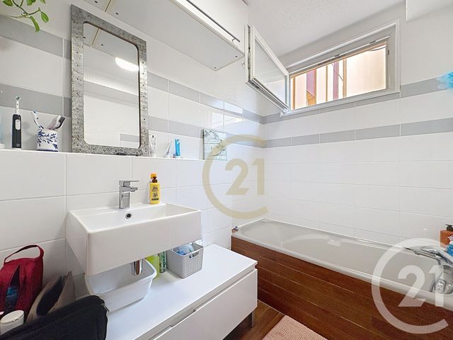 Appartement F6 à vendre - 6 pièces - 111.93 m2 - CANNES LA BOCCA - 06 - PROVENCE-ALPES-COTE-D-AZUR - Century 21 Immobilier Conseil