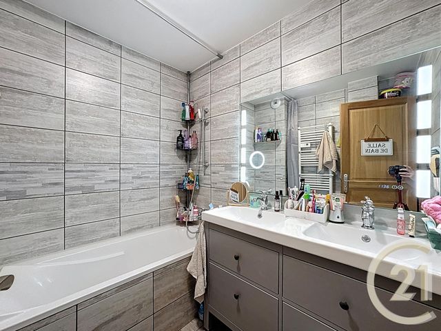 Afficher la photo en grand Appartement F2 à vendre - 3 pièces - 52.83 m2 - CANNES LA BOCCA - 06 - PROVENCE-ALPES-COTE-D-AZUR - Century 21 Immobilier Conseil