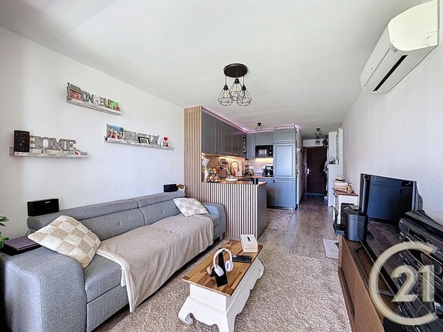 Afficher la photo en grand Appartement F2 à vendre - 3 pièces - 52.83 m2 - CANNES LA BOCCA - 06 - PROVENCE-ALPES-COTE-D-AZUR - Century 21 Immobilier Conseil