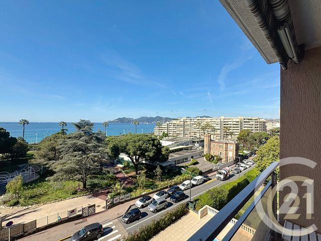 Afficher la photo en grand Appartement T2 à vendre - 2 pièces - 32.0 m2 - CANNES - 06 - PROVENCE-ALPES-COTE-D-AZUR - Century 21 Immobilier Conseil