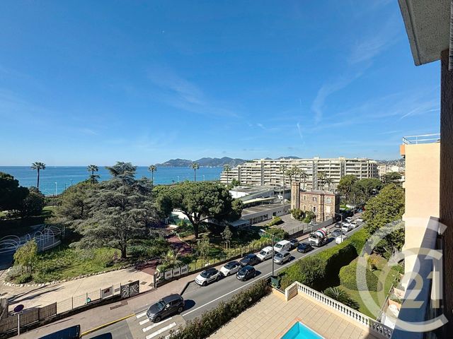 Afficher la photo en grand Appartement T2 à vendre - 2 pièces - 32.0 m2 - CANNES - 06 - PROVENCE-ALPES-COTE-D-AZUR - Century 21 Immobilier Conseil