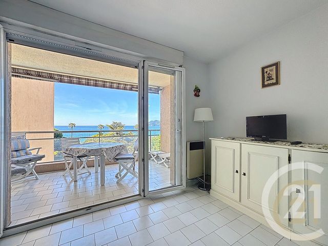 Afficher la photo en grand Appartement T2 à vendre - 2 pièces - 32.0 m2 - CANNES - 06 - PROVENCE-ALPES-COTE-D-AZUR - Century 21 Immobilier Conseil