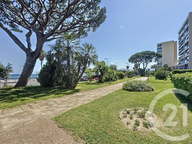 Afficher la photo en grand Appartement F3 à vendre - 3 pièces - 67.29 m2 - CANNES LA BOCCA - 06 - PROVENCE-ALPES-COTE-D-AZUR - Century 21 Immobilier Conseil