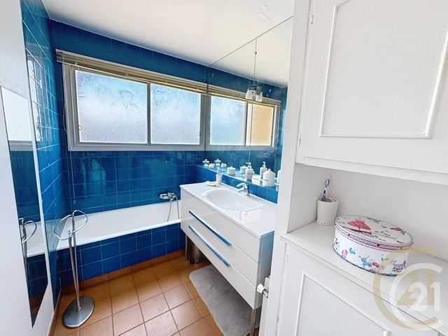 Afficher la photo en grand Appartement F3 à vendre - 3 pièces - 67.29 m2 - CANNES LA BOCCA - 06 - PROVENCE-ALPES-COTE-D-AZUR - Century 21 Immobilier Conseil