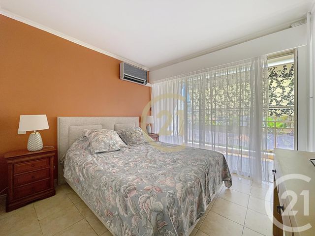 Afficher la photo en grand Appartement à vendre - 3 pièces - 79.46 m2 - CANNES LA BOCCA - 06 - PROVENCE-ALPES-COTE-D-AZUR - Century 21 Immobilier Conseil