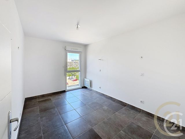 Afficher la photo en grand Appartement à vendre - 4 pièces - 78.0 m2 - CANNES LA BOCCA - 06 - PROVENCE-ALPES-COTE-D-AZUR - Century 21 Immobilier Conseil