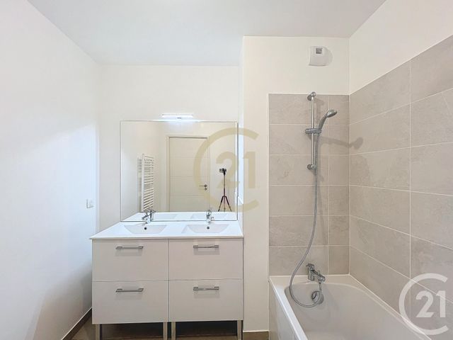 Appartement T3 à louer - 3 pièces - 69.3 m2 - CANNES LA BOCCA - 06 - PROVENCE-ALPES-COTE-D-AZUR - Century 21 Immobilier Conseil