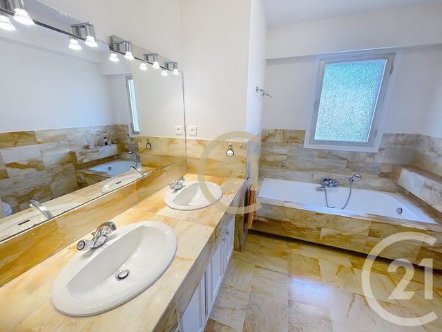 Appartement F4 à vendre - 4 pièces - 118.7 m2 - MANDELIEU LA NAPOULE - 06 - PROVENCE-ALPES-COTE-D-AZUR - Century 21 Immobilier Conseil