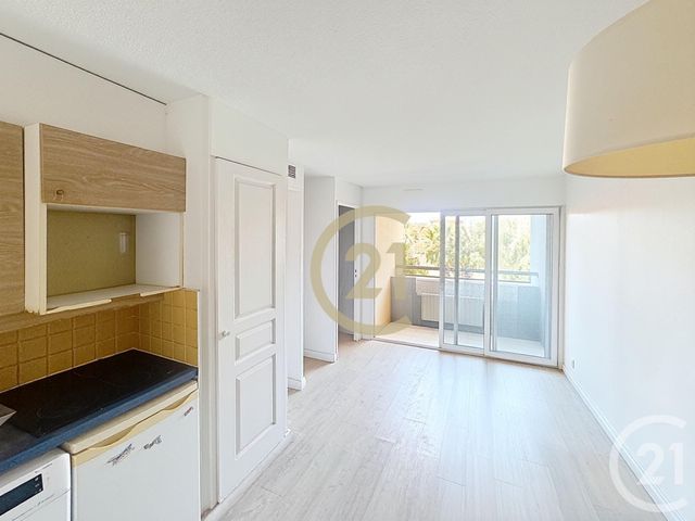 Appartement F2 + Cab à vendre CANNES LA BOCCA
