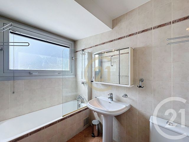 Appartement T3 à louer - 3 pièces - 76.9 m2 - CANNES LA BOCCA - 06 - PROVENCE-ALPES-COTE-D-AZUR - Century 21 Immobilier Conseil