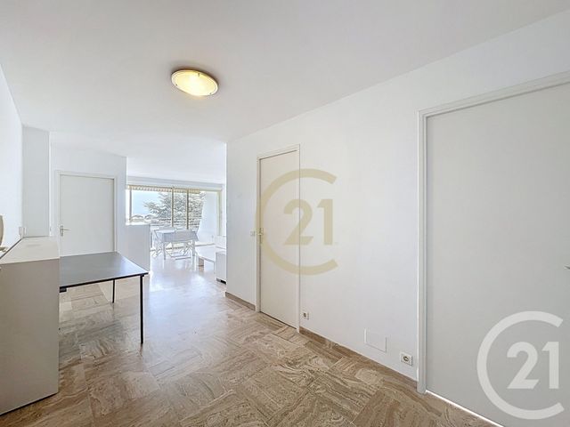 Appartement T3 à louer - 3 pièces - 76.9 m2 - CANNES LA BOCCA - 06 - PROVENCE-ALPES-COTE-D-AZUR - Century 21 Immobilier Conseil