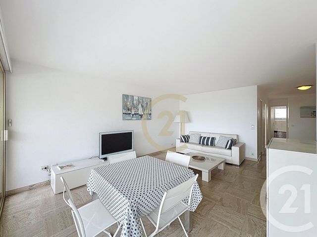 Appartement T3 à louer - 3 pièces - 76.9 m2 - CANNES LA BOCCA - 06 - PROVENCE-ALPES-COTE-D-AZUR - Century 21 Immobilier Conseil