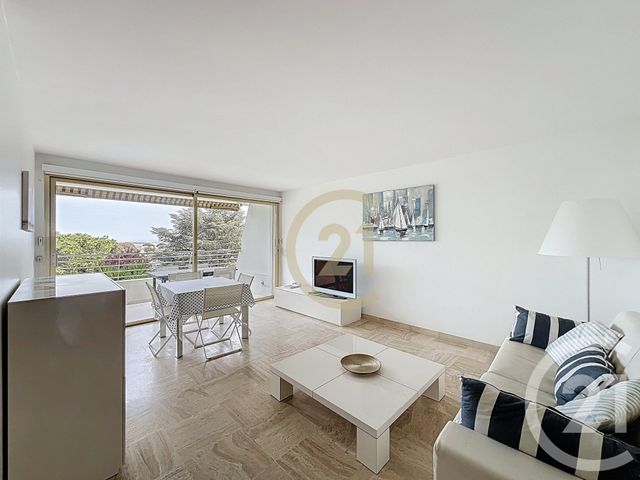 Appartement T3 à louer - 3 pièces - 76.9 m2 - CANNES LA BOCCA - 06 - PROVENCE-ALPES-COTE-D-AZUR - Century 21 Immobilier Conseil