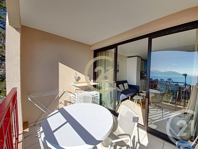 Appartement F2 + cab à louer - 3 pièces - 34.0 m2 - CANNES - 06 - PROVENCE-ALPES-COTE-D-AZUR - Century 21 Immobilier Conseil