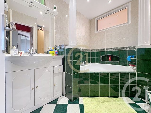 Appartement F5 à vendre - 5 pièces - 93.82 m2 - CANNES LA BOCCA - 06 - PROVENCE-ALPES-COTE-D-AZUR - Century 21 Immobilier Conseil