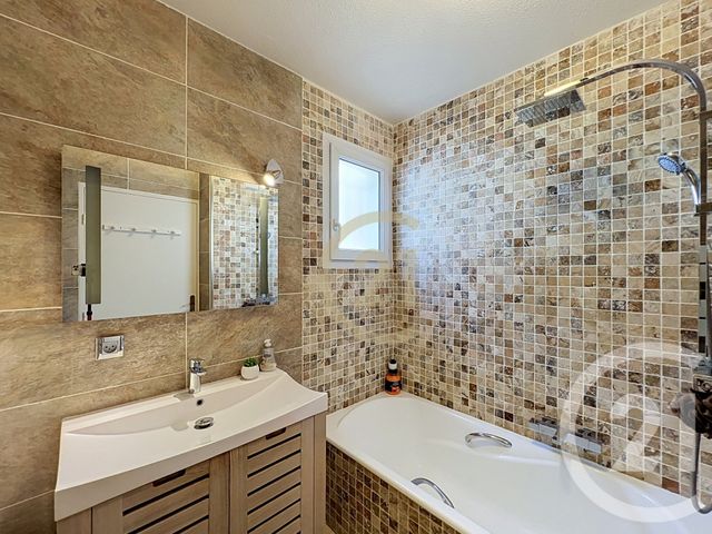 Appartement T3 à louer - 3 pièces - 63.52 m2 - LA ROQUETTE SUR SIAGNE - 06 - PROVENCE-ALPES-COTE-D-AZUR - Century 21 Immobilier Conseil