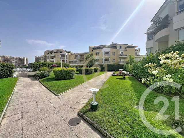 Appartement T2 à louer - 2 pièces - 34.04 m2 - MANDELIEU LA NAPOULE - 06 - PROVENCE-ALPES-COTE-D-AZUR - Century 21 Immobilier Conseil