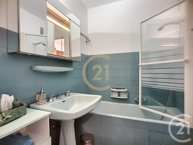 Appartement F2 à louer - 2 pièces - 48.8 m2 - CANNES LA BOCCA - 06 - PROVENCE-ALPES-COTE-D-AZUR - Century 21 Immobilier Conseil